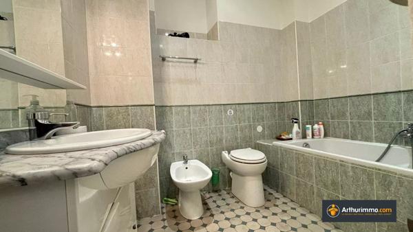 Vente                                                      Appartement
                        
                     3 pièces                                         à Nice
