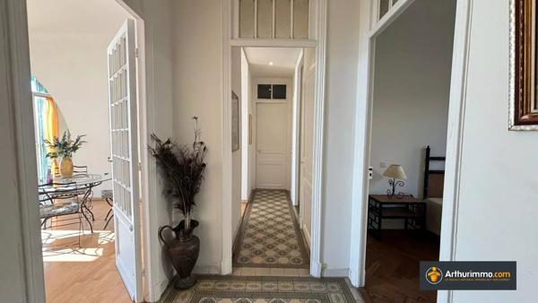 Vente                                                      Appartement
                        
                     3 pièces                                         à Nice