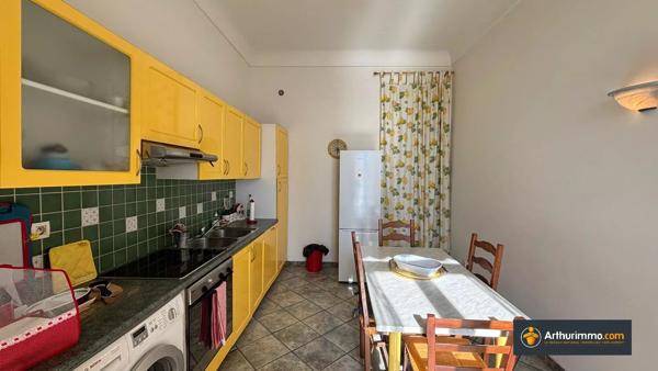 Vente                                                      Appartement
                        
                     3 pièces                                         à Nice