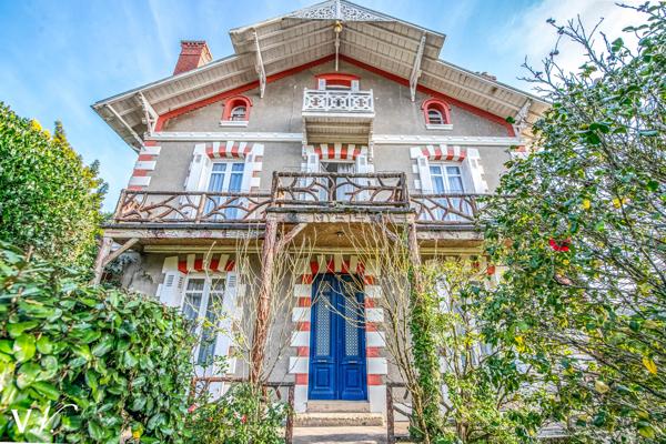 ARCACHON - VILLE D'HIVER - ELEGANTE DEMEURE D'EXCEPTION