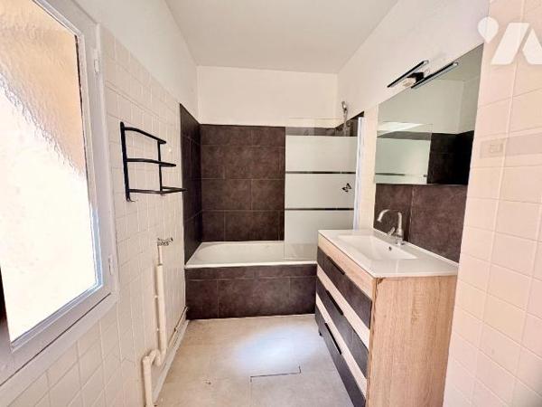 EXCLUSIVITÉ ET NOUVEAUTÉ TRENTE CINQ NOTAIRES !

Situé en plein coeur du centre-ville de Foug...