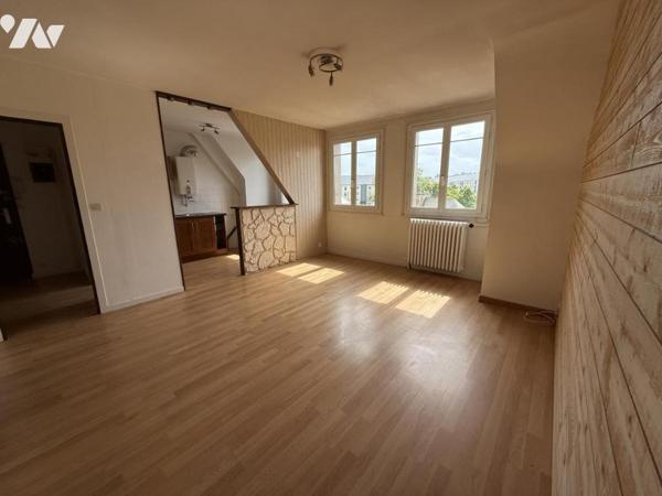 SAINT-MALO  HIPPODROME APPARTEMENT DE TYPE II VUE DEGAGEE CAVE PLACE DE PARKING PRIVATIVE  