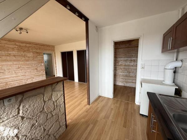 SAINT-MALO  HIPPODROME APPARTEMENT DE TYPE II VUE DEGAGEE CAVE PLACE DE PARKING PRIVATIVE  