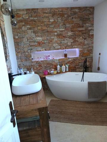 Villa avec appartement indépendant, piscine et garage - SOLLIES-TOUCAS