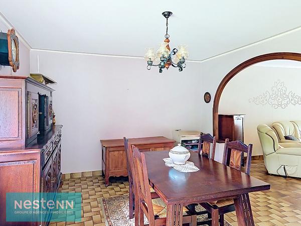 Maison avec fort potentiel 2 chambres, bureau, grenier aménageable, jardin et dépendances