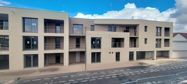 APPARTEMENT AVEC BALCON, CAVE, 2 PARKINGS