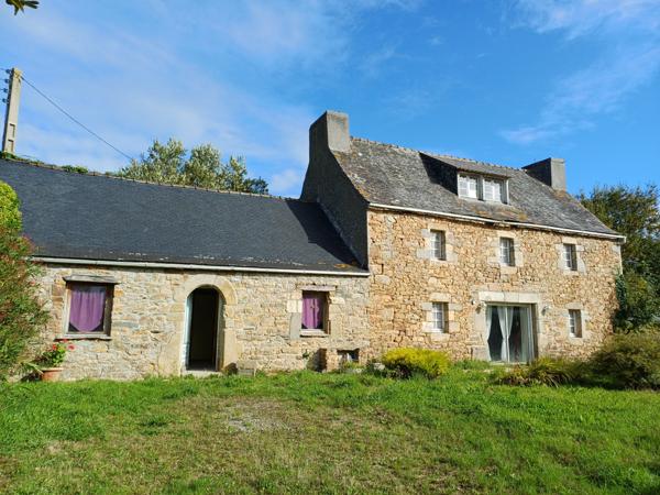 Plougasnou (29630) Plougasnou, corps de ferme 18ème sur 1200 m2 de terrain, 6 chambres.