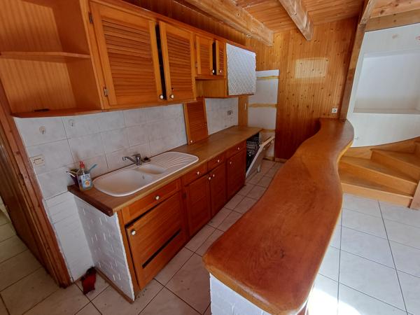 Plougasnou (29630) Plougasnou, corps de ferme 18ème sur 1200 m2 de terrain, 6 chambres.