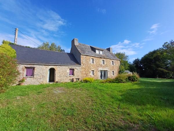 Plougasnou (29630) Plougasnou, corps de ferme 18ème sur 1200 m2 de terrain, 6 chambres.