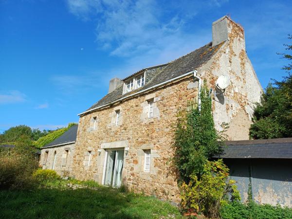 Plougasnou (29630) Plougasnou, corps de ferme 18ème sur 1200 m2 de terrain, 6 chambres.