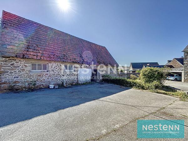 CORPS DE FERME A VENDRE HILLION - Corps de ferme avec fort potentiel de 170 m² habitables + dépendances