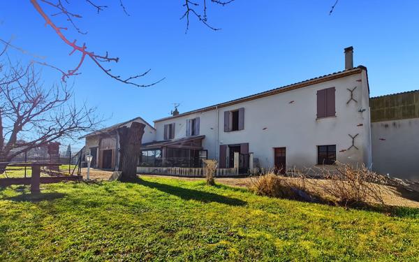 Maison à vendre    5 pièces •  Roquefort