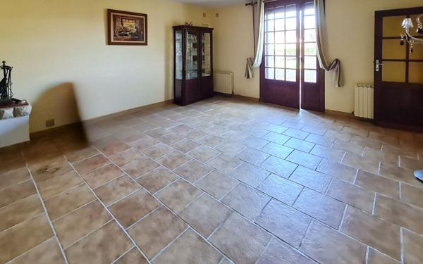 Maison à vendre    5 pièces •  Roquefort