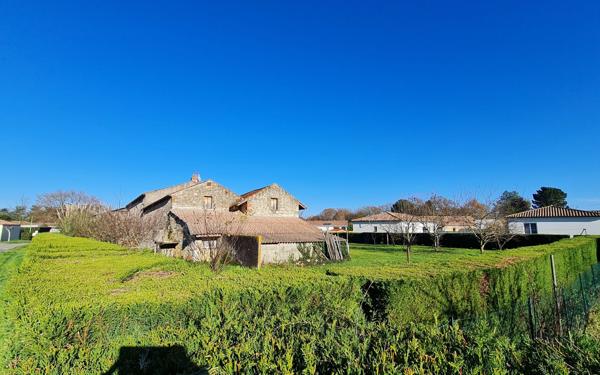 Maison à vendre    5 pièces •  Roquefort