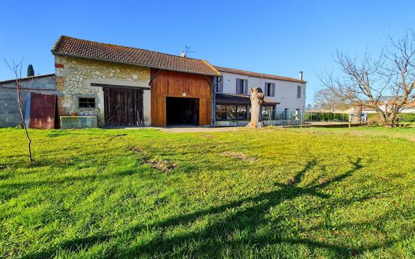 Maison à vendre    5 pièces •  Roquefort