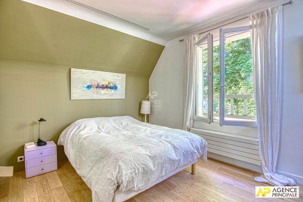 Versailles Montreuil Maison 8 pièces 6 chambres 268 m² au sol avec garage et studio indépendant de 27 m² habitables 2 080 000 € **  - Référence  28204