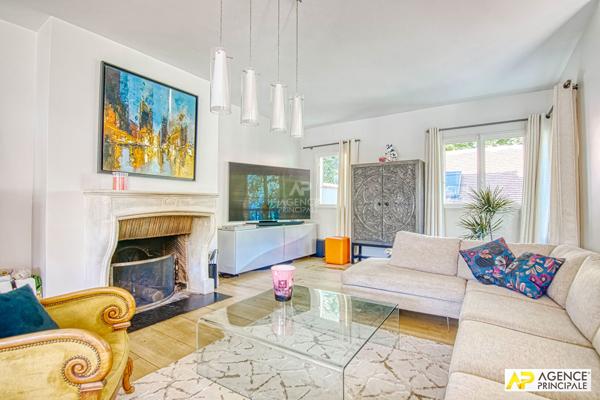 Versailles Montreuil Maison 8 pièces 6 chambres 268 m² au sol avec garage et studio indépendant de 27 m² habitables 2 080 000 € **  - Référence  28204