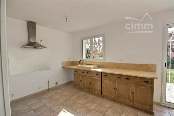 MAISON mitoyenne F5 106.98m² située sur la commune de MONTELIMAR.