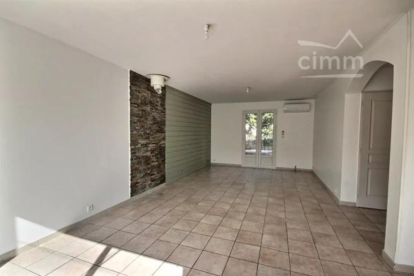 MAISON mitoyenne F5 106.98m² située sur la commune de MONTELIMAR.