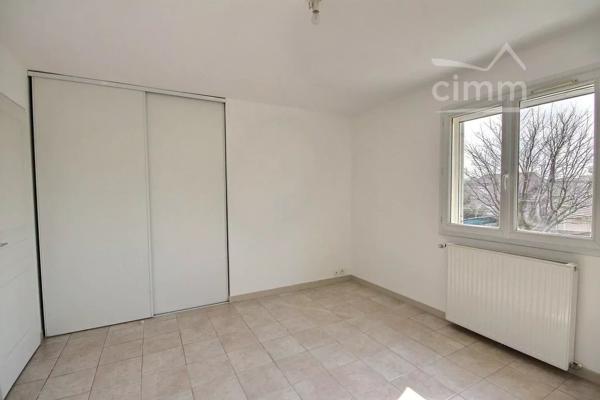 MAISON mitoyenne F5 106.98m² située sur la commune de MONTELIMAR.