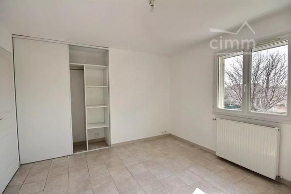 MAISON mitoyenne F5 106.98m² située sur la commune de MONTELIMAR.