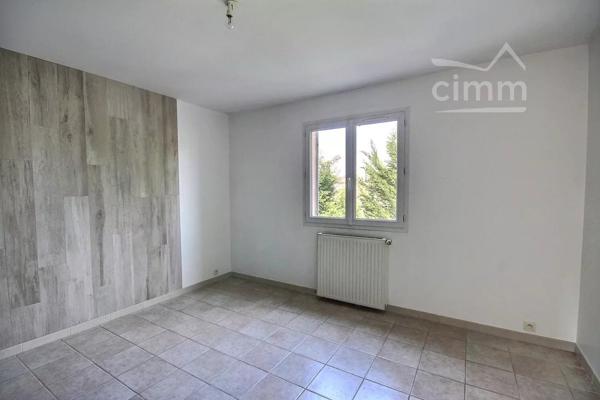 MAISON mitoyenne F5 106.98m² située sur la commune de MONTELIMAR.