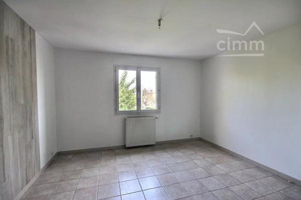 MAISON mitoyenne F5 106.98m² située sur la commune de MONTELIMAR.