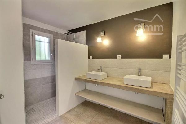 MAISON mitoyenne F5 106.98m² située sur la commune de MONTELIMAR.