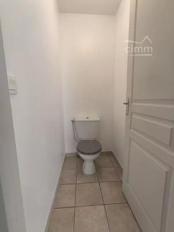 MAISON mitoyenne F5 106.98m² située sur la commune de MONTELIMAR.