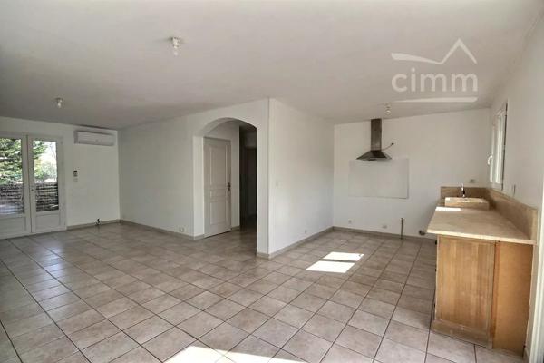 MAISON mitoyenne F5 106.98m² située sur la commune de MONTELIMAR.