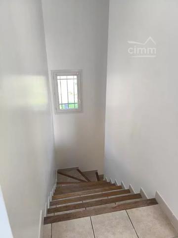MAISON mitoyenne F5 106.98m² située sur la commune de MONTELIMAR.