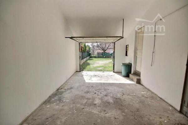 MAISON mitoyenne F5 106.98m² située sur la commune de MONTELIMAR.