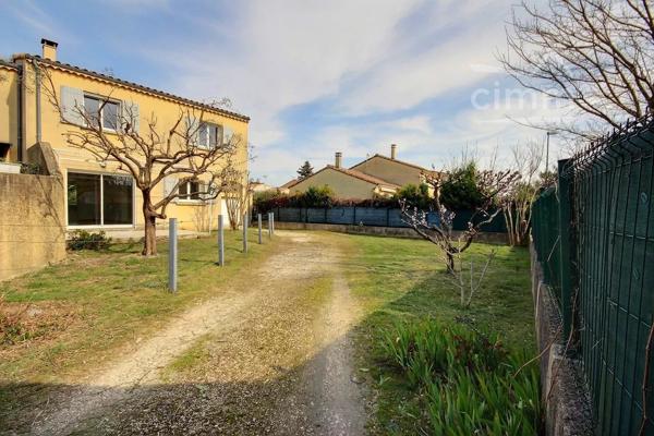 MAISON mitoyenne F5 106.98m² située sur la commune de MONTELIMAR.