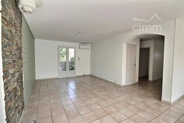 MAISON mitoyenne F5 106.98m² située sur la commune de MONTELIMAR.
