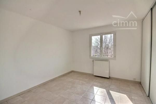 MAISON mitoyenne F5 106.98m² située sur la commune de MONTELIMAR.
