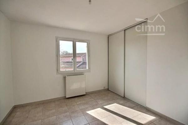 MAISON mitoyenne F5 106.98m² située sur la commune de MONTELIMAR.