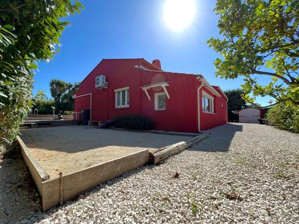 Dpt Var (83), à vendre HYERES Villa sans vis à vis- 1000m² de terrain - 3 chambres  - piscine - jardin - GARAGE.