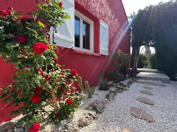 Dpt Var (83), à vendre HYERES Villa sans vis à vis- 1000m² de terrain - 3 chambres  - piscine - jardin - GARAGE.