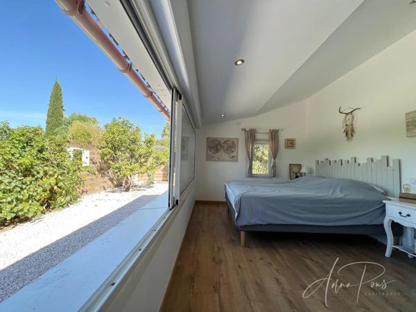 Dpt Var (83), à vendre HYERES Villa sans vis à vis- 1000m² de terrain - 3 chambres  - piscine - jardin - GARAGE.