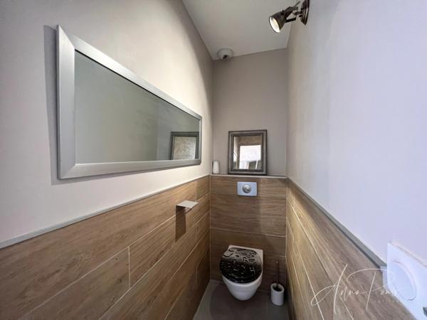 Dpt Var (83), à vendre HYERES Villa sans vis à vis- 1000m² de terrain - 3 chambres  - piscine - jardin - GARAGE.