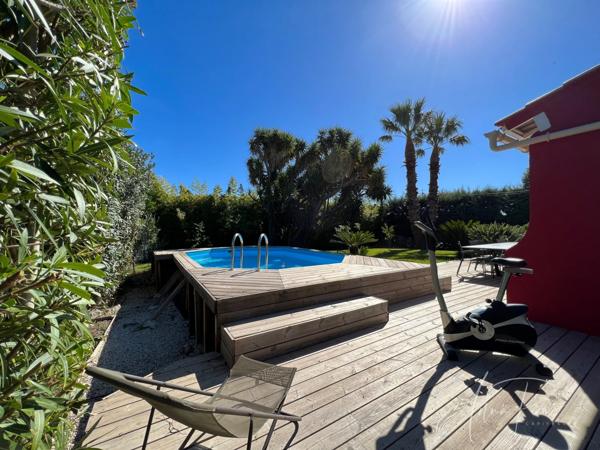 Dpt Var (83), à vendre HYERES Villa sans vis à vis- 1000m² de terrain - 3 chambres  - piscine - jardin - GARAGE.