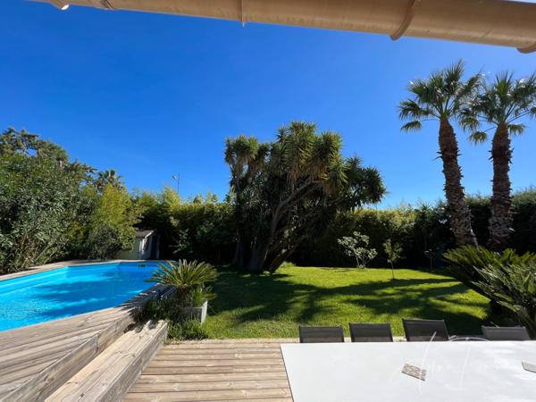 Dpt Var (83), à vendre HYERES Villa sans vis à vis- 1000m² de terrain - 3 chambres  - piscine - jardin - GARAGE.