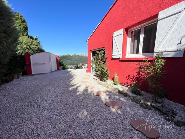 Dpt Var (83), à vendre HYERES Villa sans vis à vis- 1000m² de terrain - 3 chambres  - piscine - jardin - GARAGE.