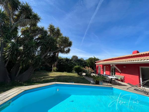 Dpt Var (83), à vendre HYERES Villa sans vis à vis- 1000m² de terrain - 3 chambres  - piscine - jardin - GARAGE.