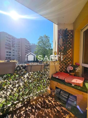 Appartement avec balcon, cave et parking