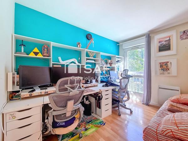 Appartement avec balcon, cave et parking