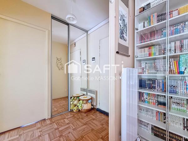 Appartement avec balcon, cave et parking