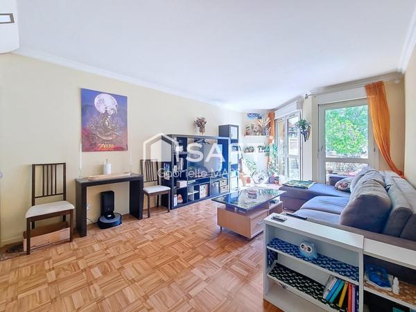 Appartement avec balcon, cave et parking