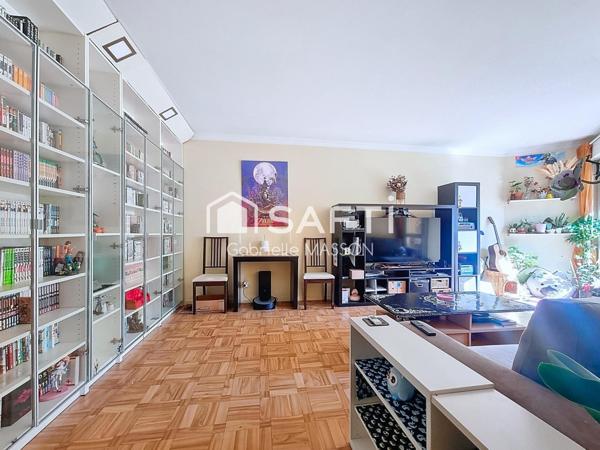 Appartement avec balcon, cave et parking