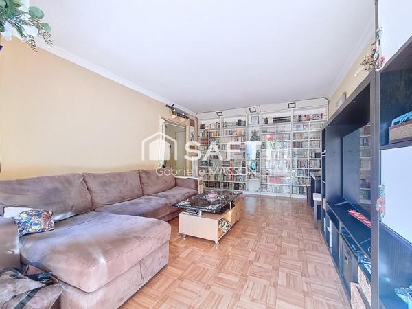 Appartement avec balcon, cave et parking